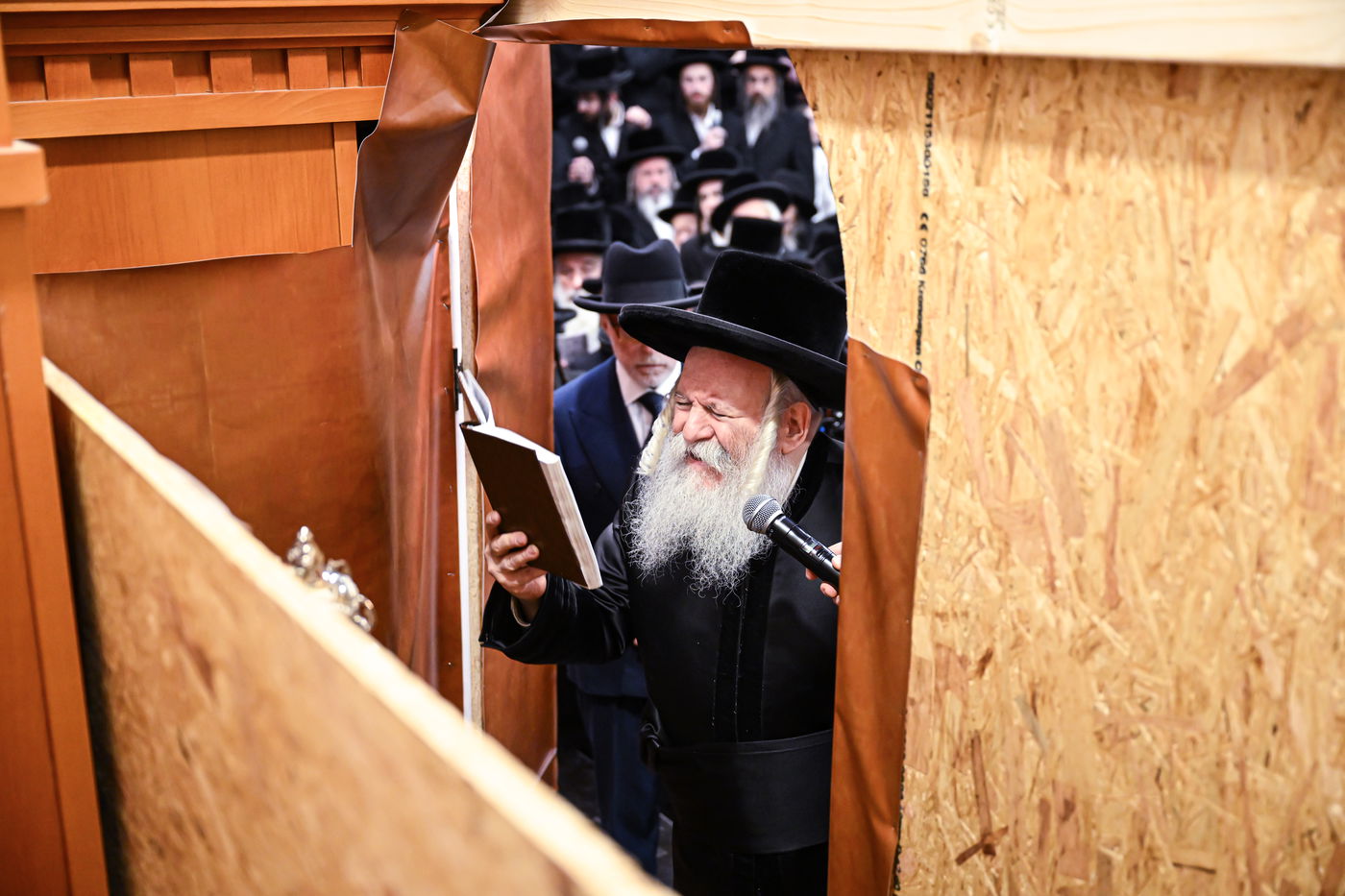 מעמד הכנסת ספר תורה לביהמ"ד באבוב באנטווערפן