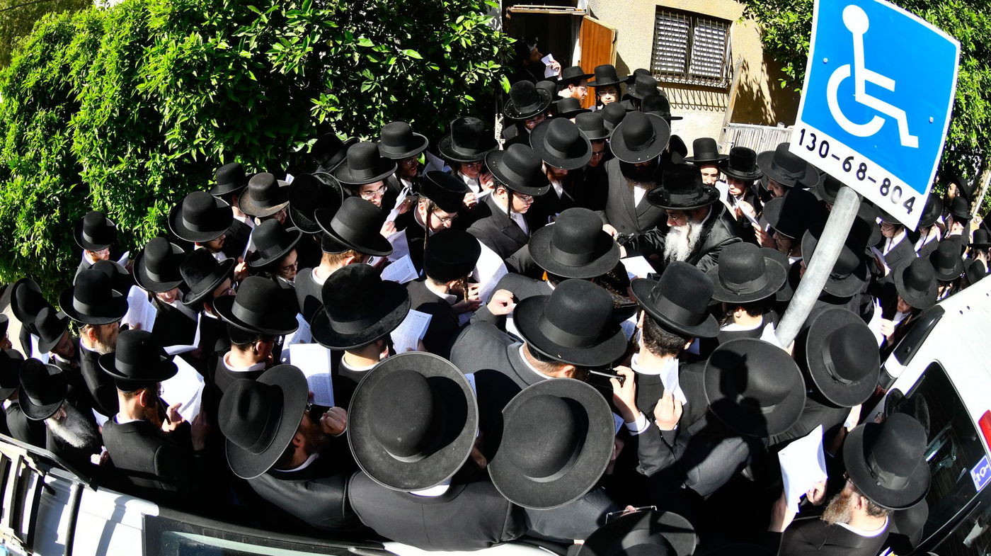 האדמו"ר מאלכסנדר בברכת האילנות