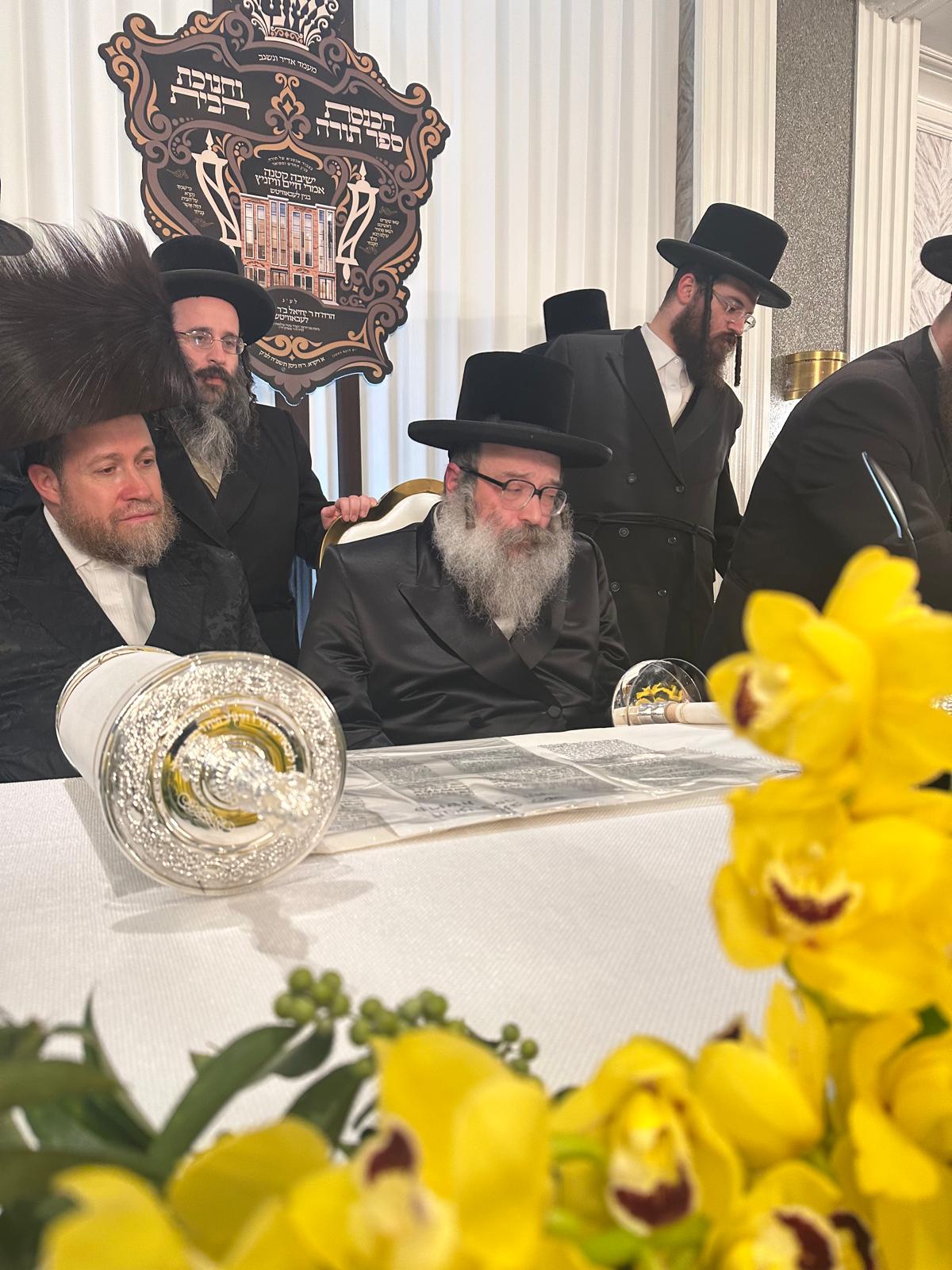 הכנסת ספר תורה לביהמ"ד ויז'ניץ בורו פארק