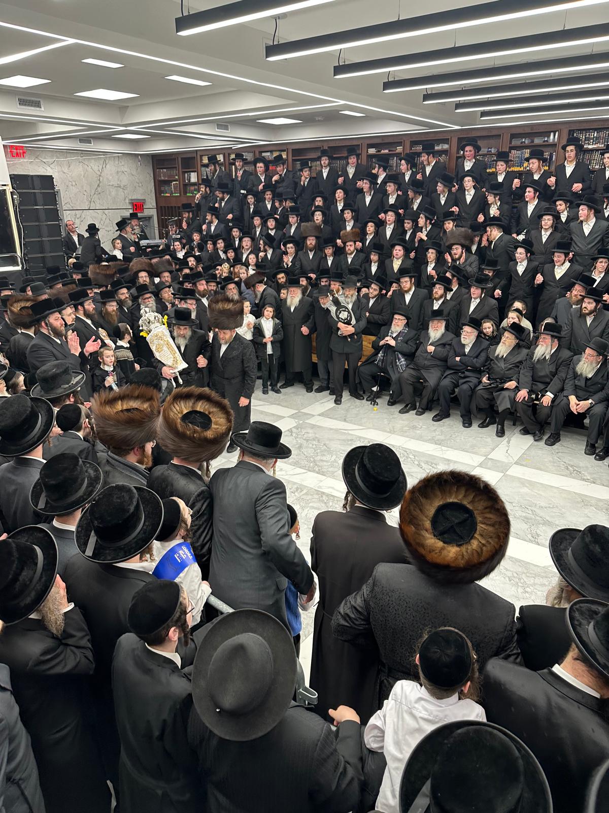 הכנסת ספר תורה לביהמ"ד ויז'ניץ בורו פארק