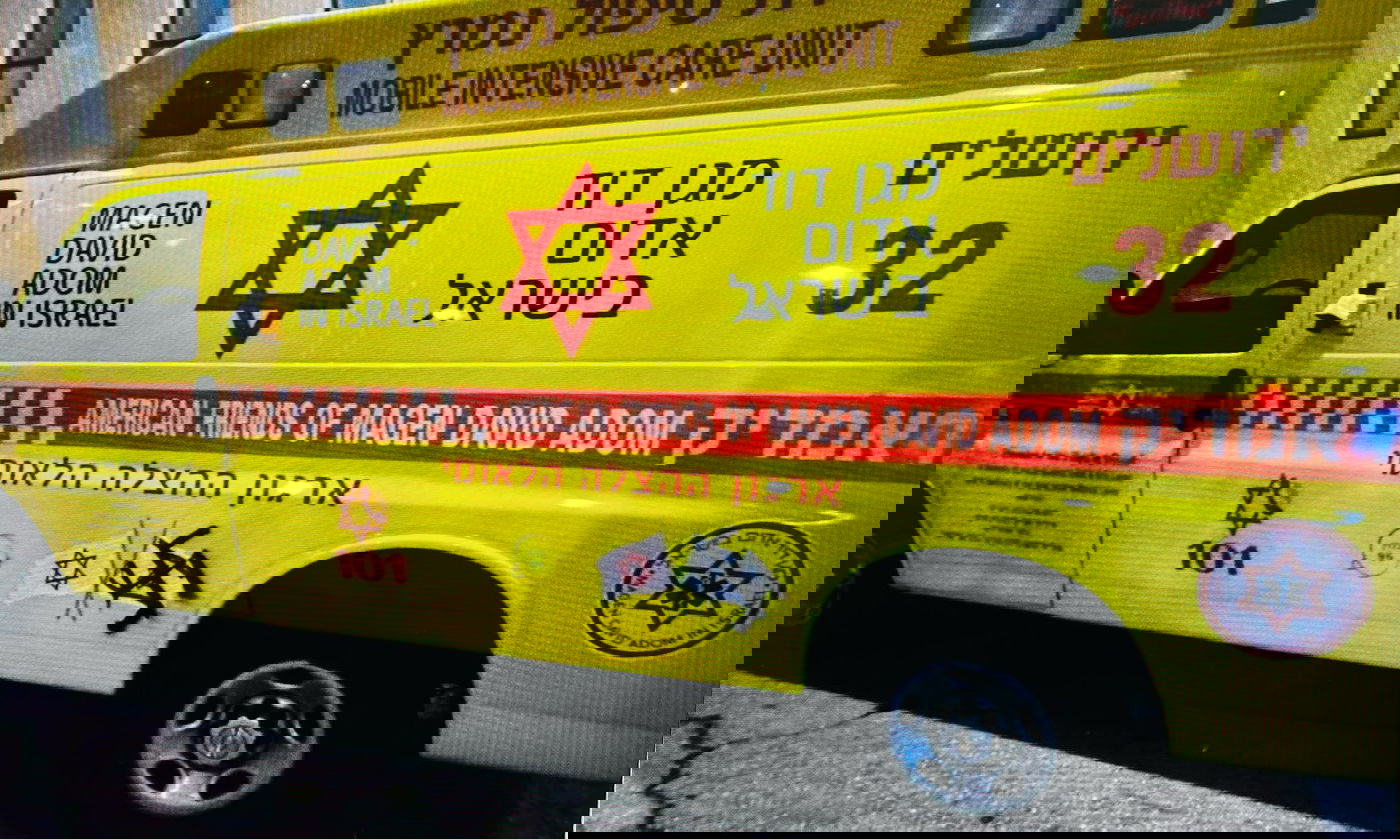 צלב הקרס על אמבולנס נוסף בשכונה