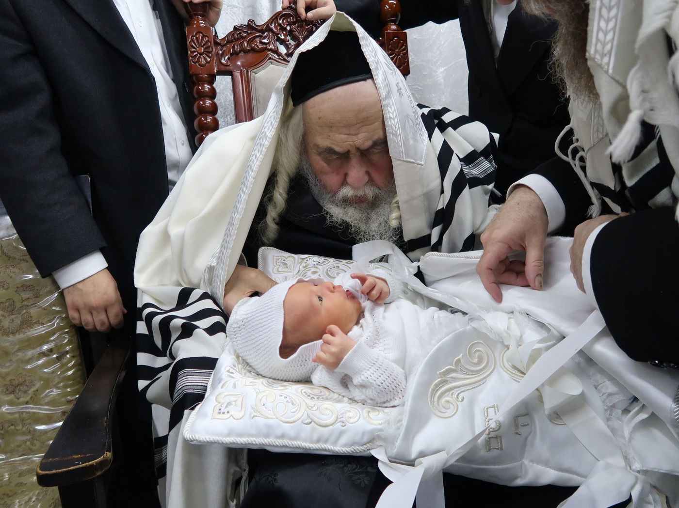 שמחת הברית בחצרות נדבורנה אלעד - זוויעהיל 