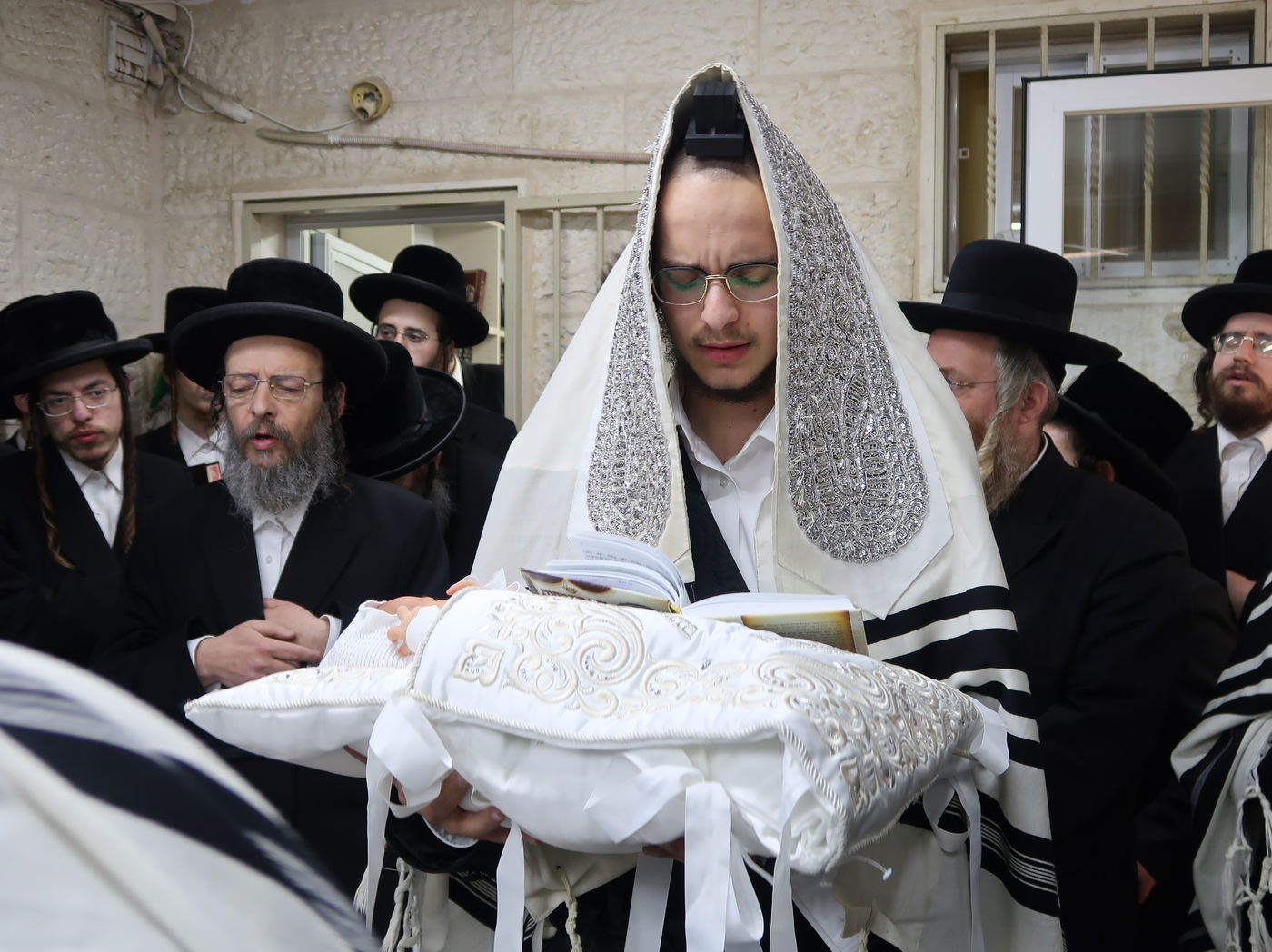 שמחת הברית בחצרות נדבורנה אלעד - זוויעהיל 