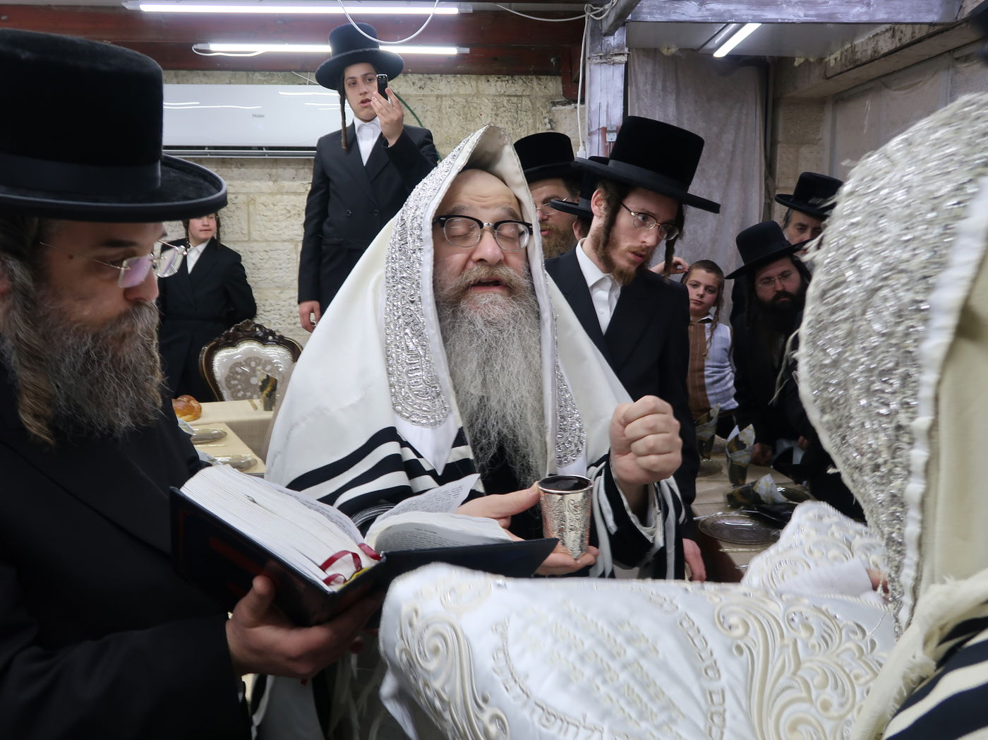 שמחת הברית בחצרות נדבורנה אלעד - זוויעהיל 