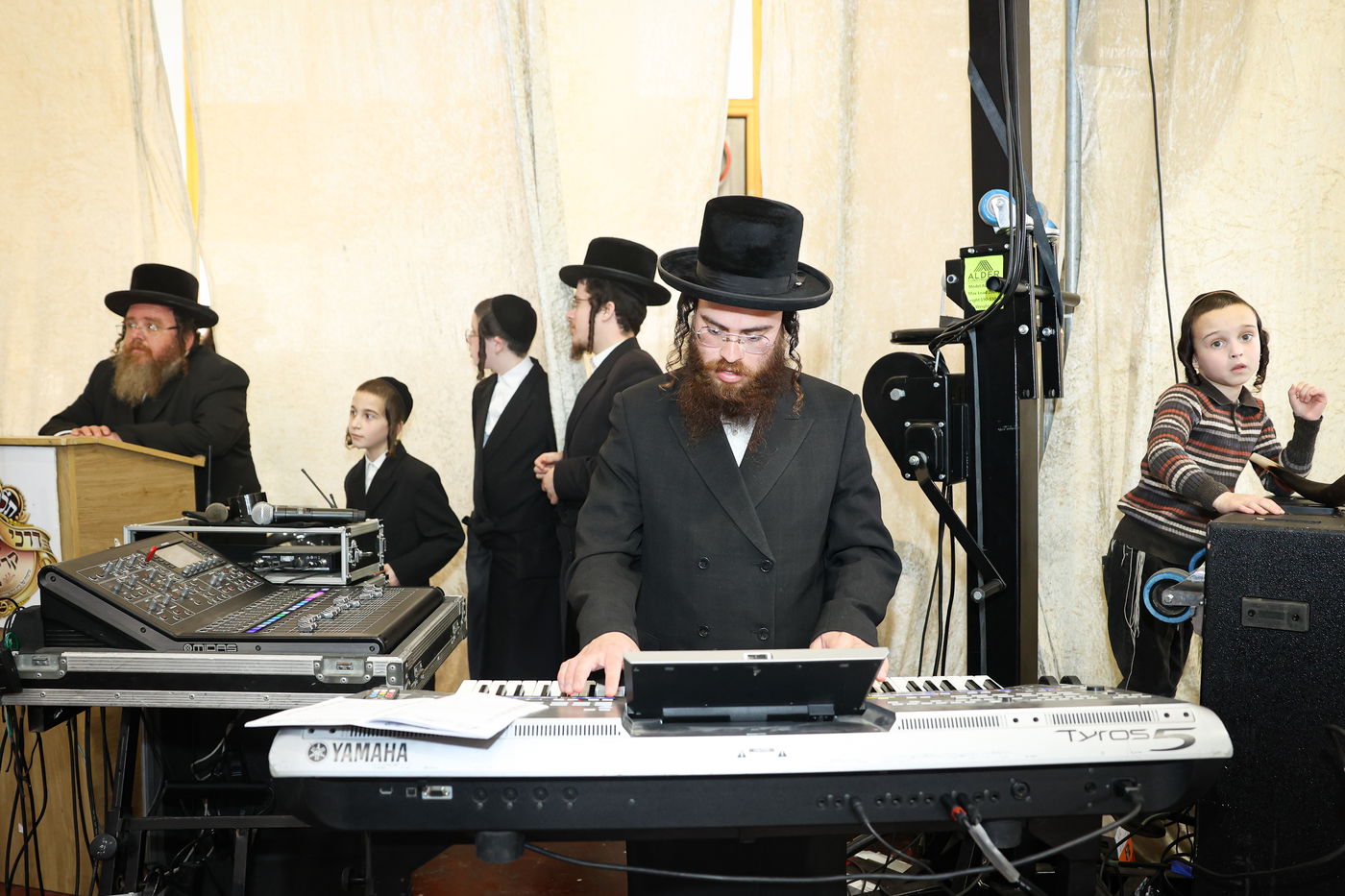 מעמד חומש סעודה בתלמוד תורה דרכי אבות צאנז בנתניה