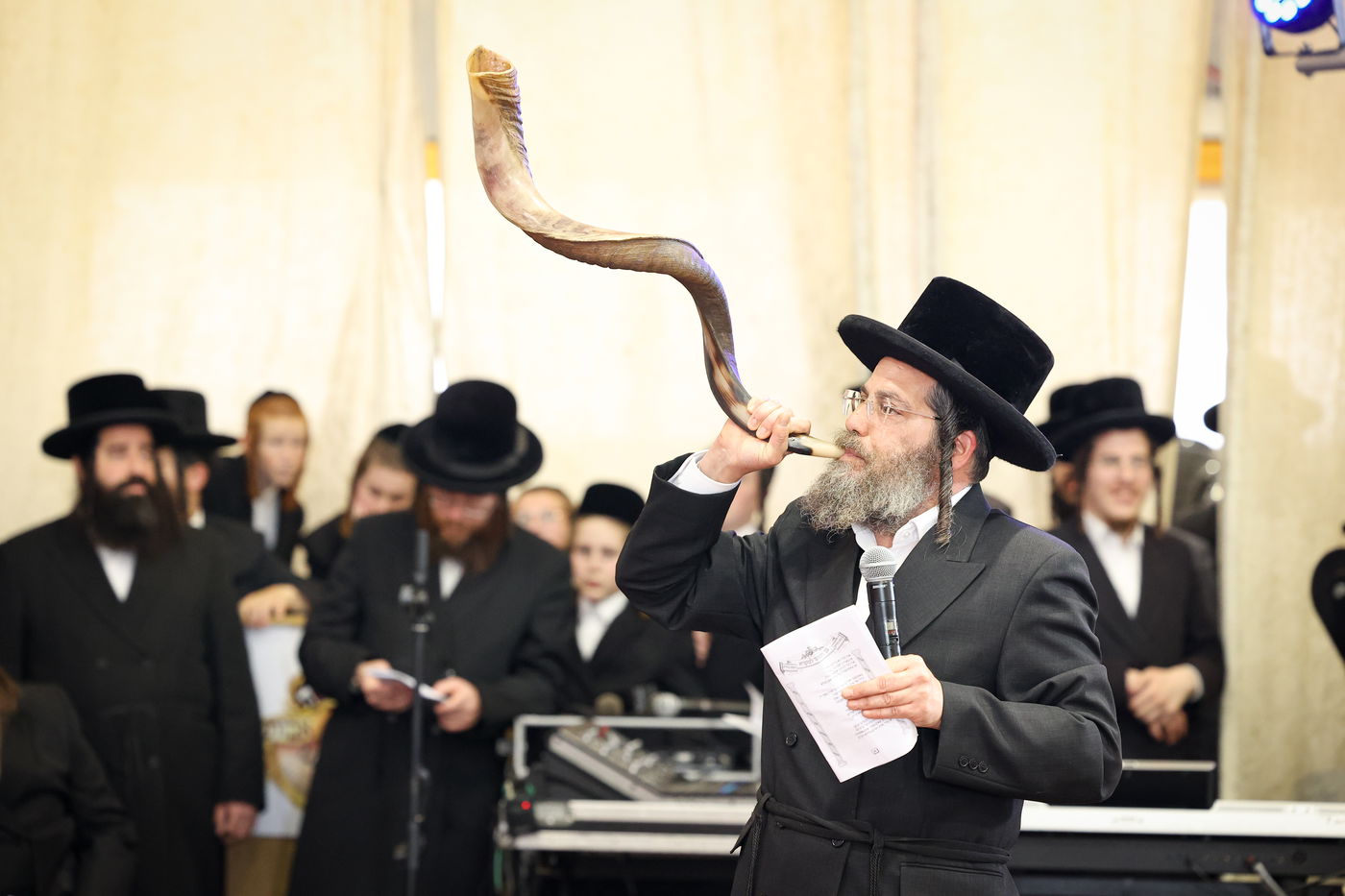 מעמד חומש סעודה בתלמוד תורה דרכי אבות צאנז בנתניה