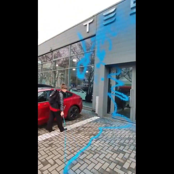 הוונדליזם כנגד סניפי טסלה בשבדיה, גרמניה וקנדה 