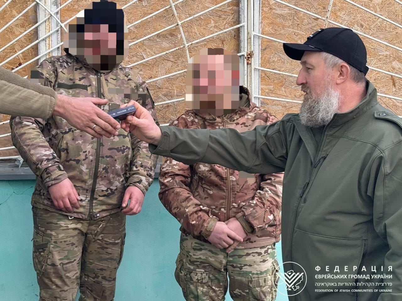 חריג: החיילים קיבלו לחג את "המצות הקטנות בעולם"