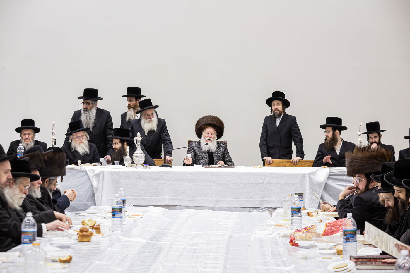 האדמו"ר מבאבוב בטיש לכבוד ר"ח ניסן