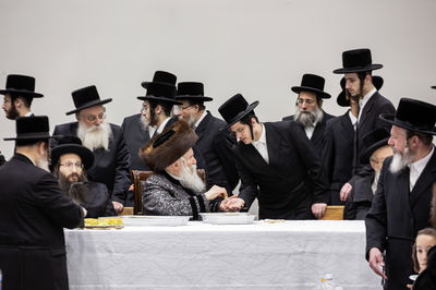 האדמו"ר מבאבוב בטיש לכבוד ר"ח ניסן