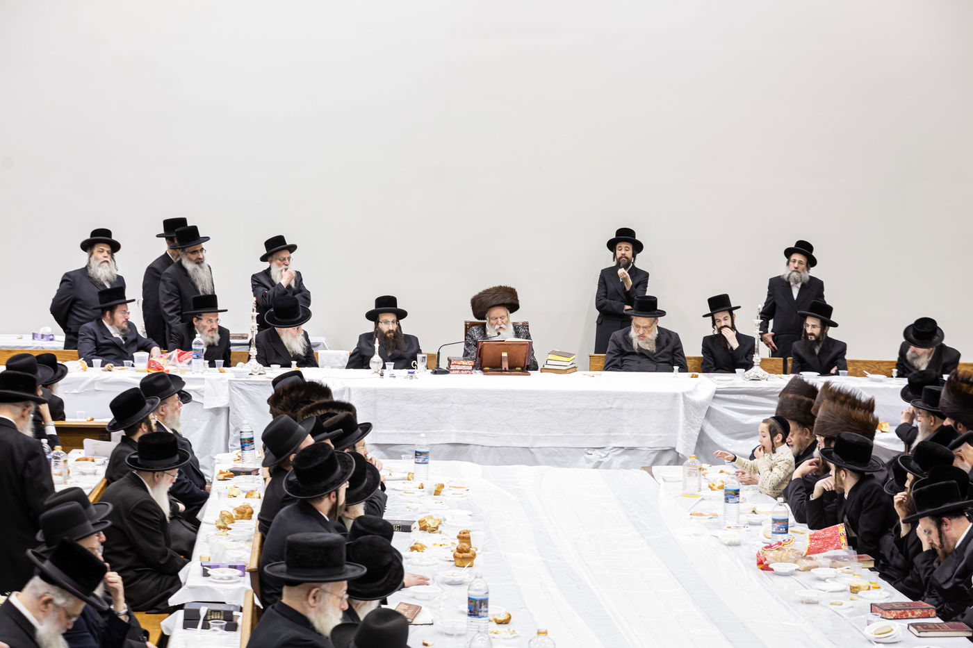 האדמו"ר מבאבוב בטיש לכבוד ר"ח ניסן