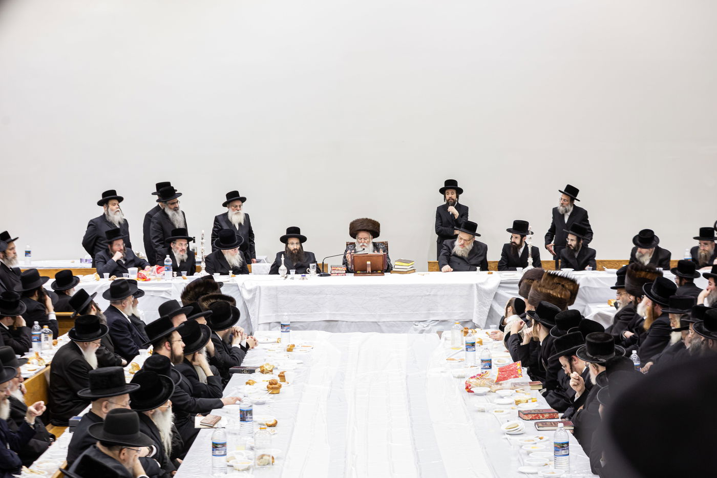 האדמו"ר מבאבוב בטיש לכבוד ר"ח ניסן