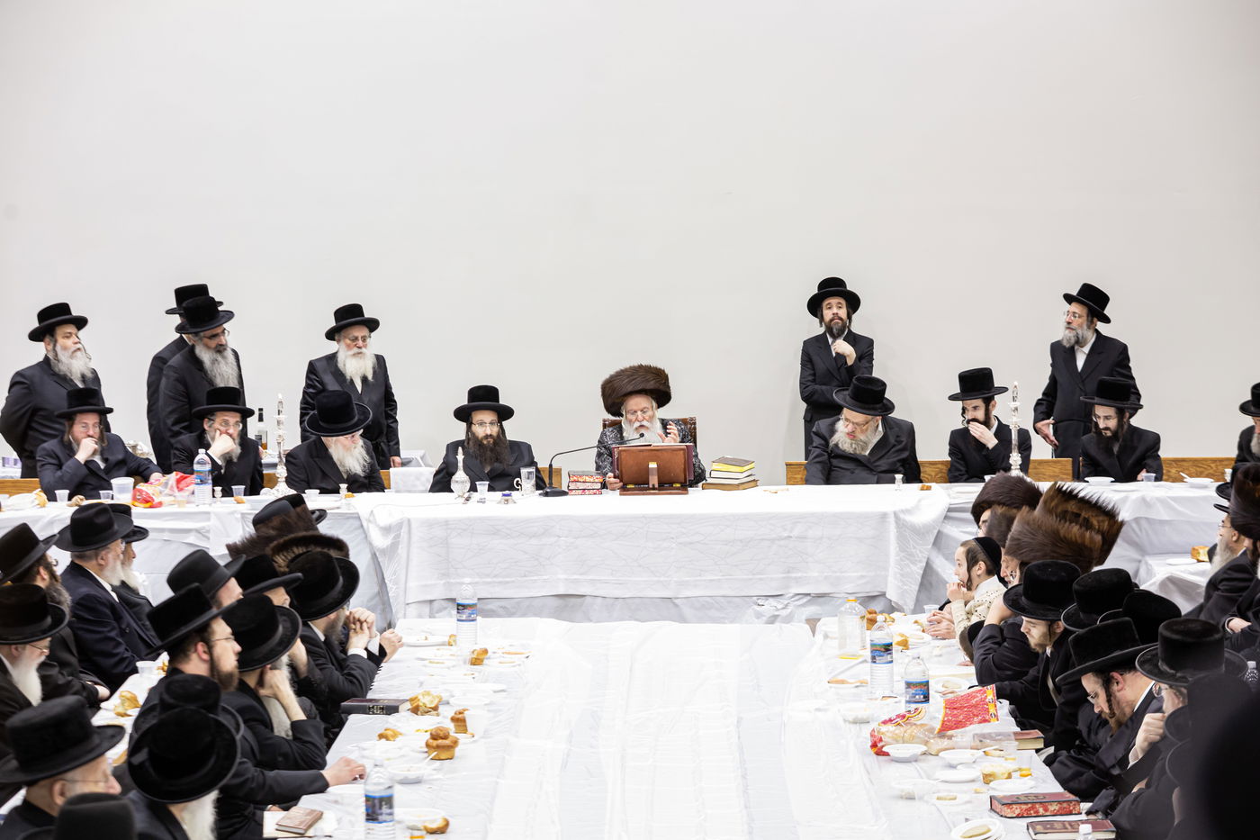 האדמו"ר מבאבוב בטיש לכבוד ר"ח ניסן