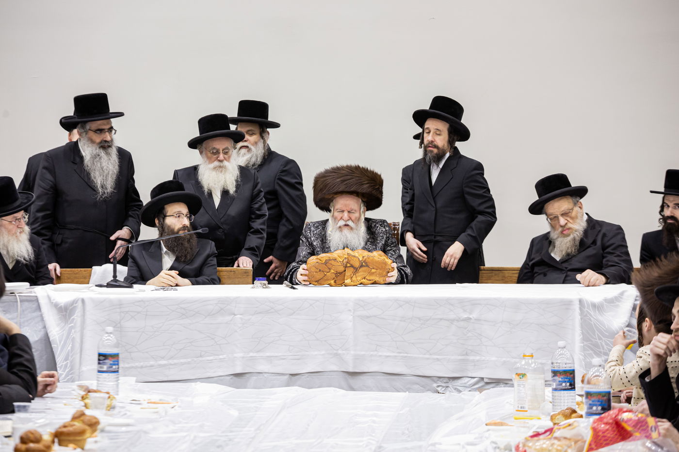 האדמו"ר מבאבוב בטיש לכבוד ר"ח ניסן