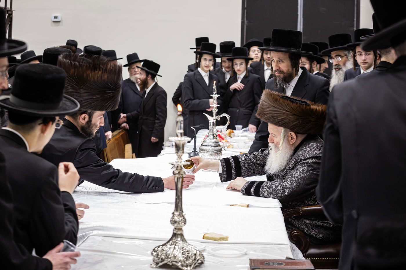 האדמו"ר מבאבוב בטיש לכבוד ר"ח ניסן