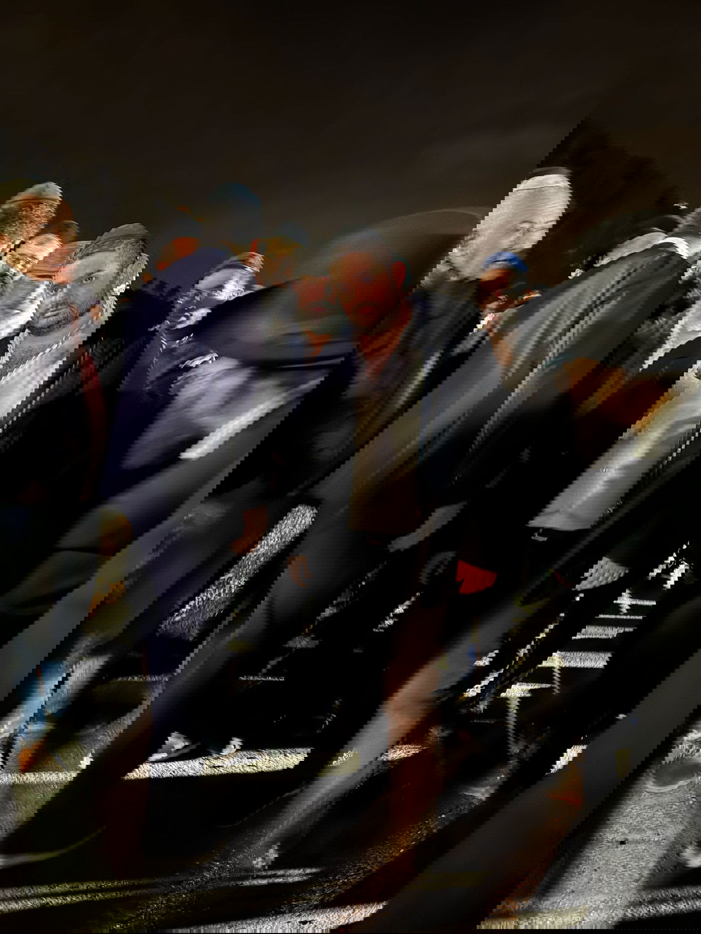 האבא על הקברים הטריים