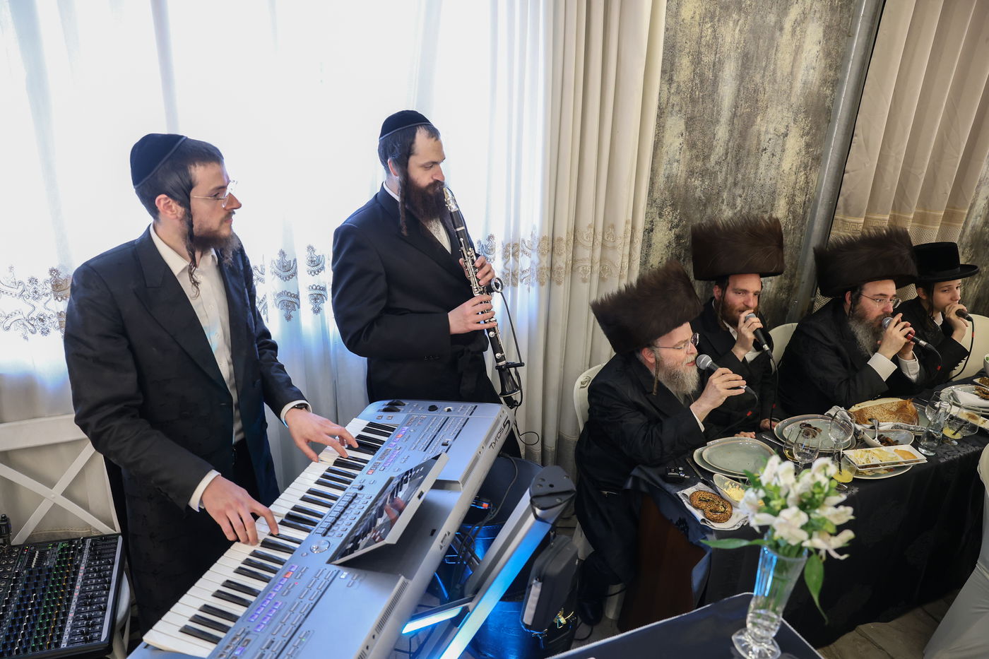 שבע ברכות ומעמד "ותגדל כבודו" בקהילת אזמרה בצפת