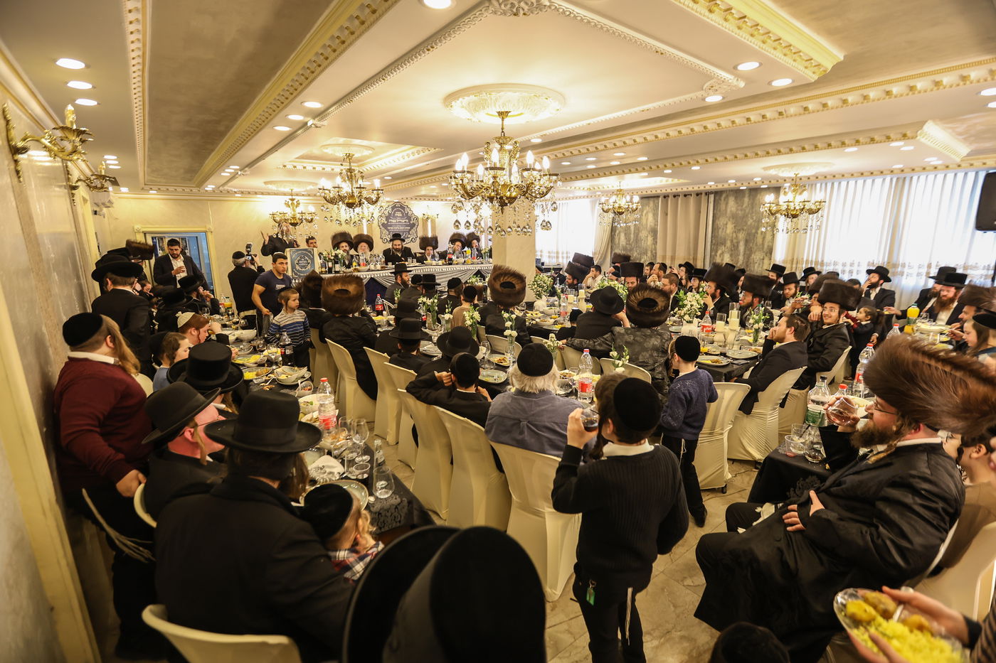 עליונים למטה ותחתונים למעלה - בשמחת ה'שבע ברכות' השבוע