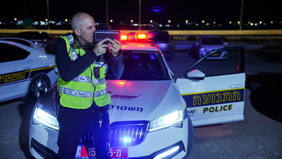 תיעוד דרמטי; כך עצרו השוטרים רוכב אופנוע שנתפס ב-184 קמ"ש | צפו