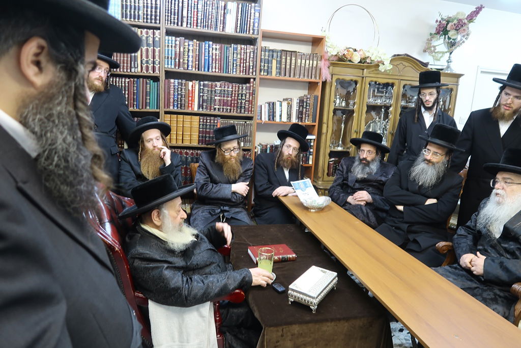 ניחום אבלים בחצה"ק דעעש