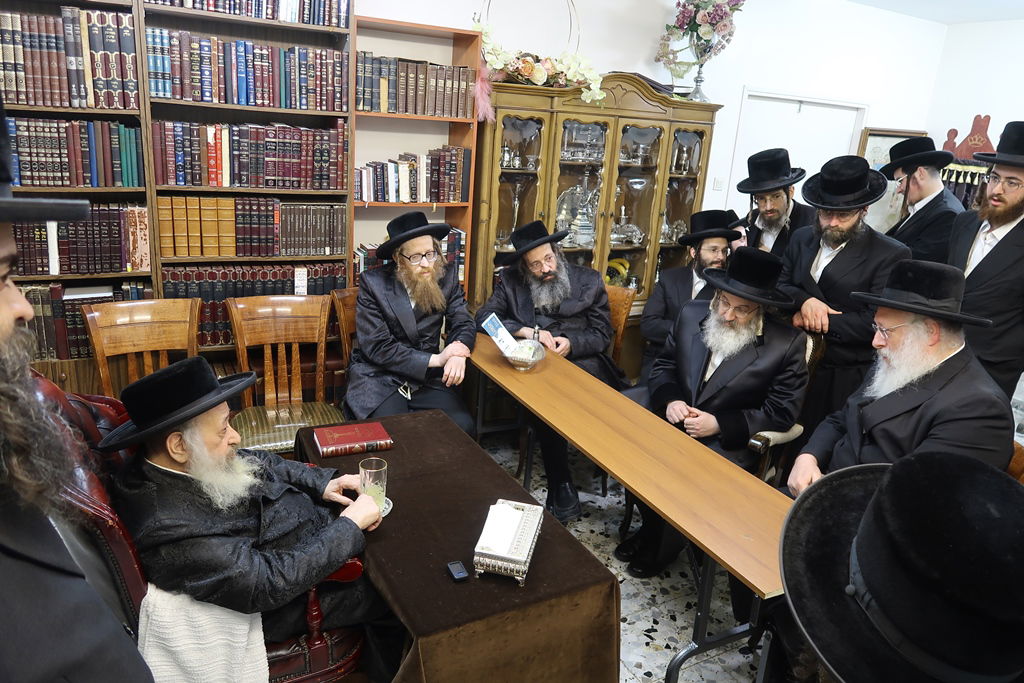 ניחום אבלים בחצה"ק דעעש