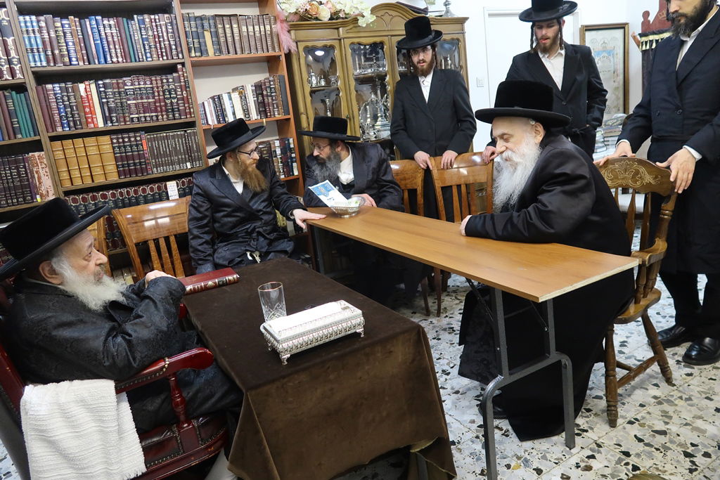 ניחום אבלים בחצה"ק דעעש