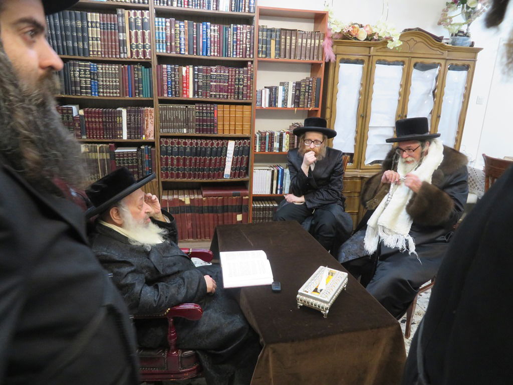 ניחום אבלים בחצה"ק דעעש