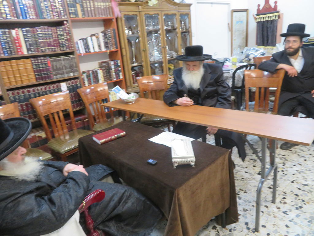 ניחום אבלים בחצה"ק דעעש