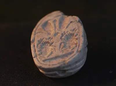 החותם מתל עזקה 