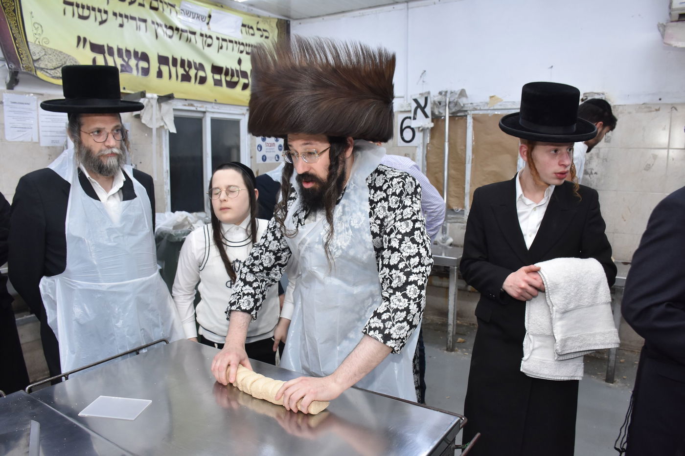 האדמו"ר ממעזבוז באפיית מצות