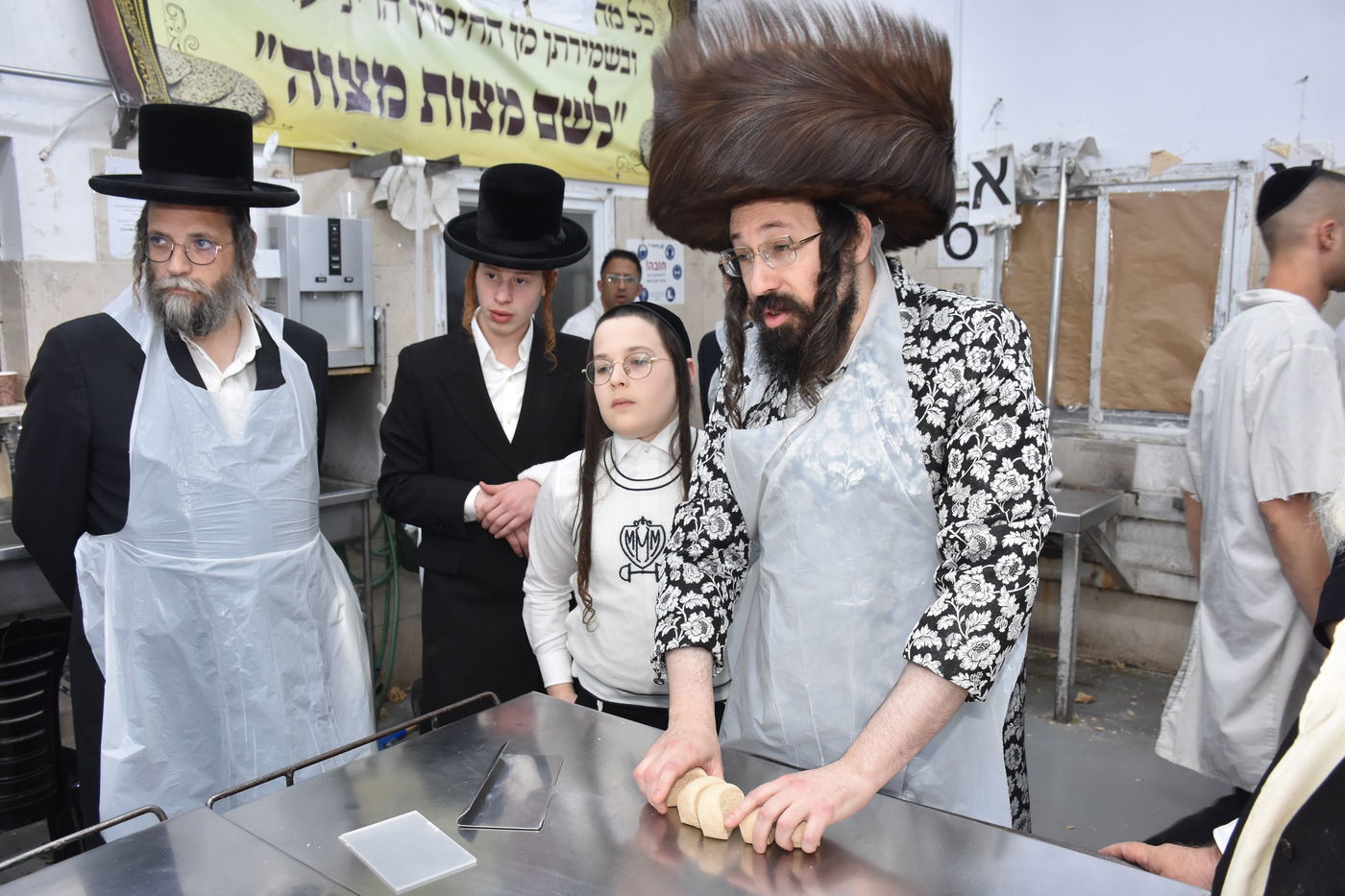 האדמו"ר ממעזבוז באפיית מצות