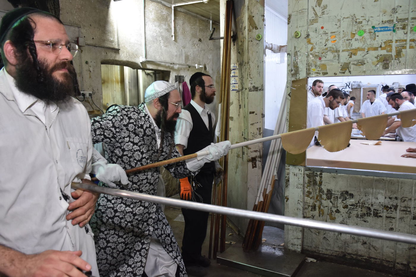 האדמו"ר ממעזבוז באפיית מצות