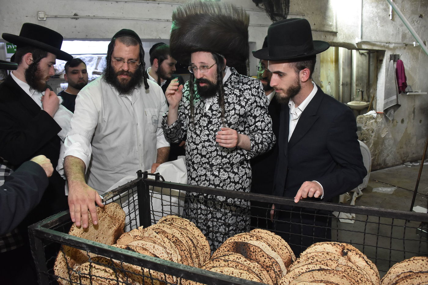 האדמו"ר ממעזבוז באפיית מצות