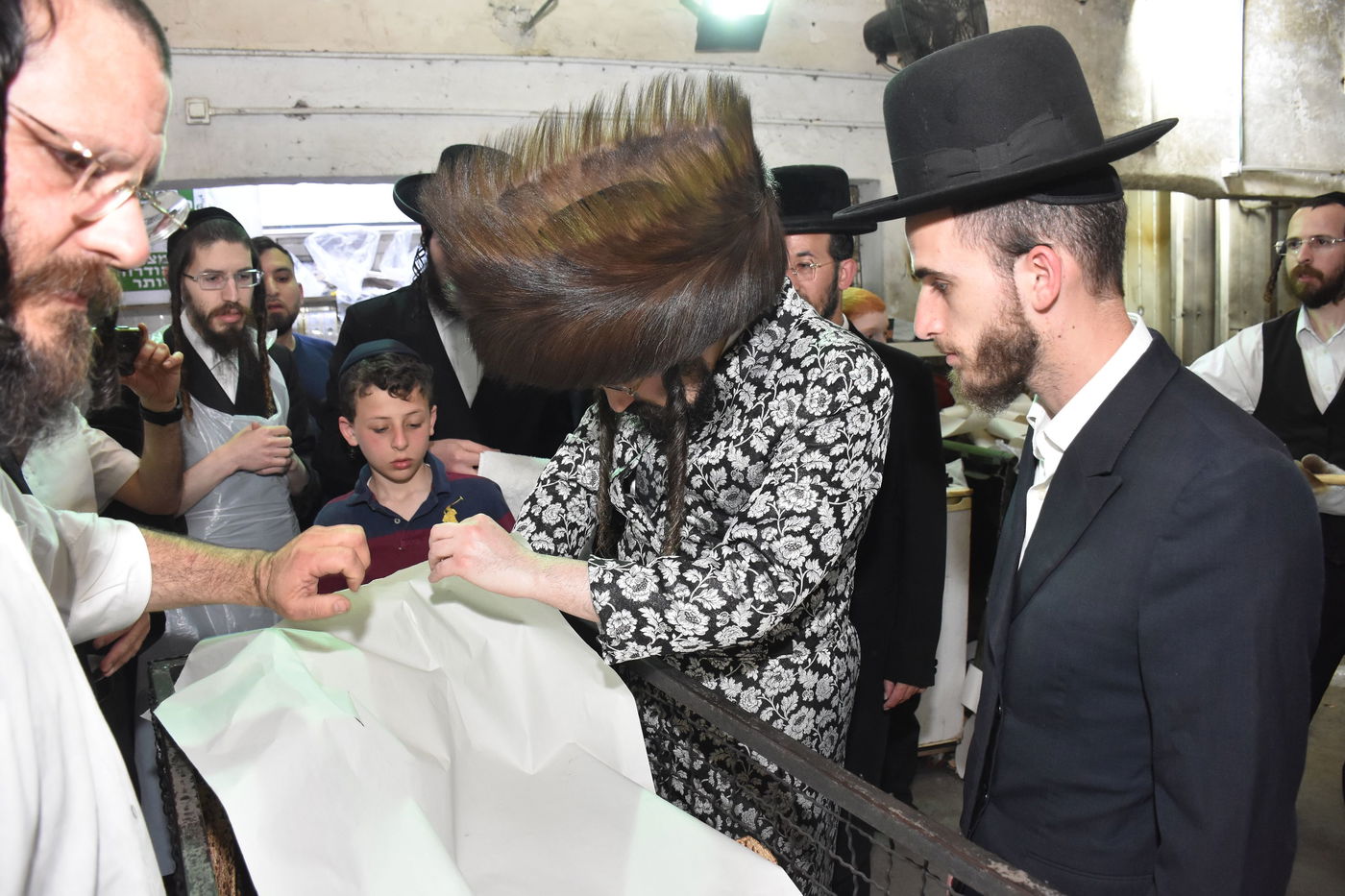 האדמו"ר ממעזבוז באפיית מצות