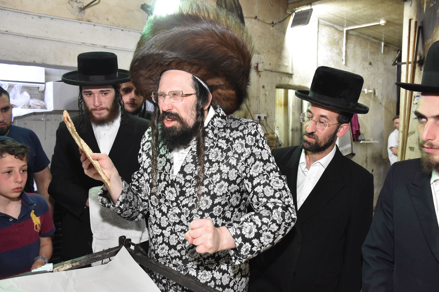 האדמו"ר ממעזבוז באפיית מצות