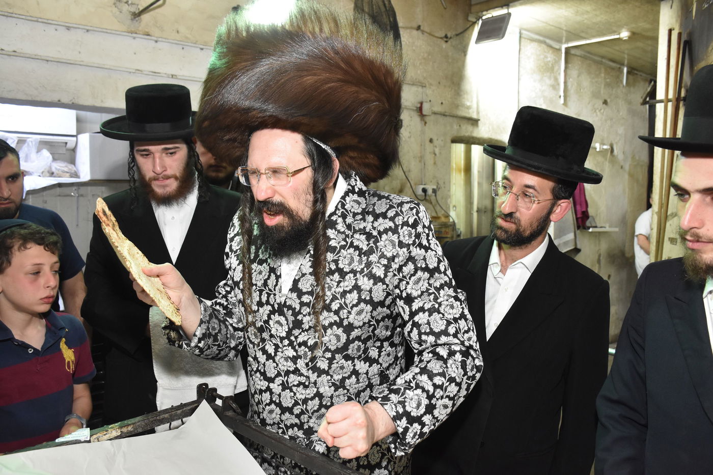 האדמו"ר ממעזבוז באפיית מצות