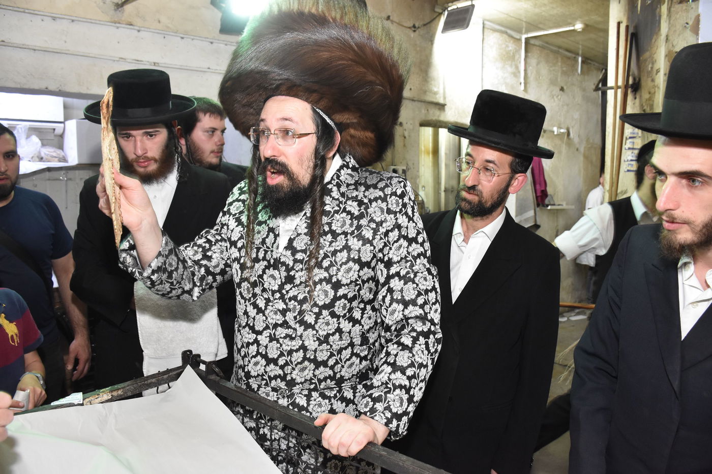 האדמו"ר ממעזבוז באפיית מצות