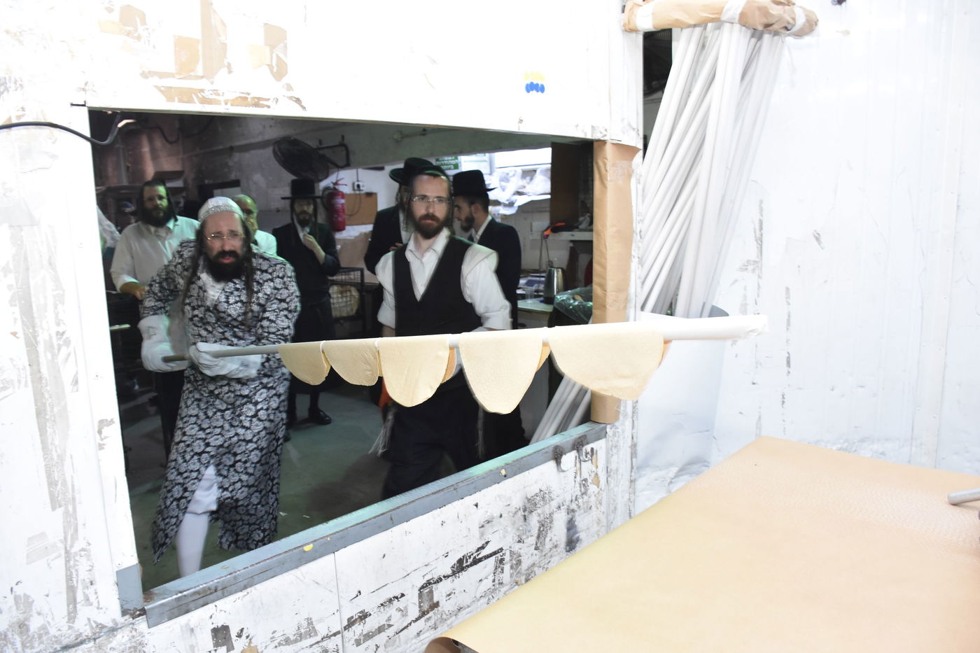 האדמו"ר ממעזבוז באפיית מצות