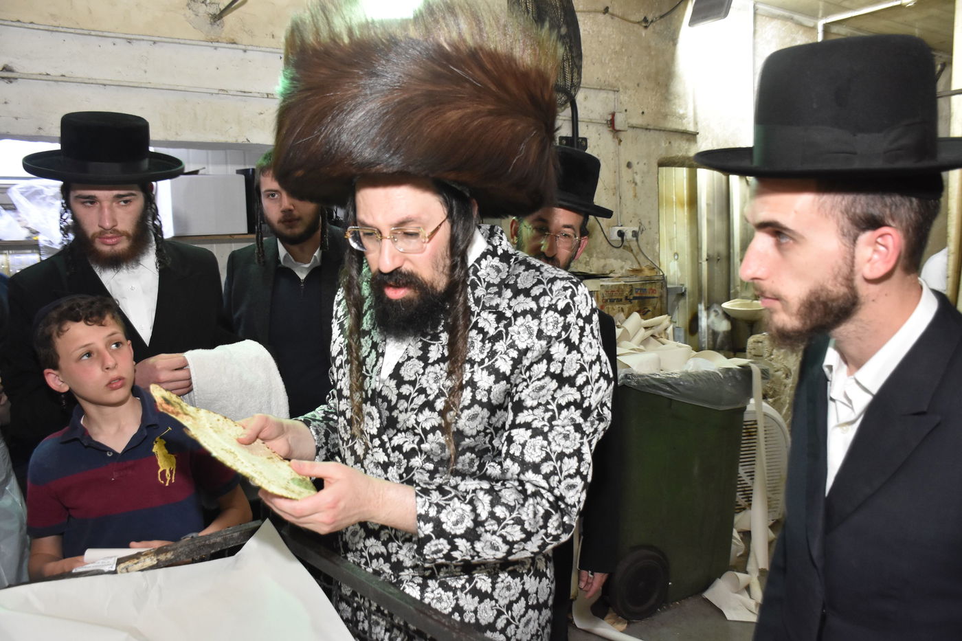 האדמו"ר ממעזבוז באפיית מצות