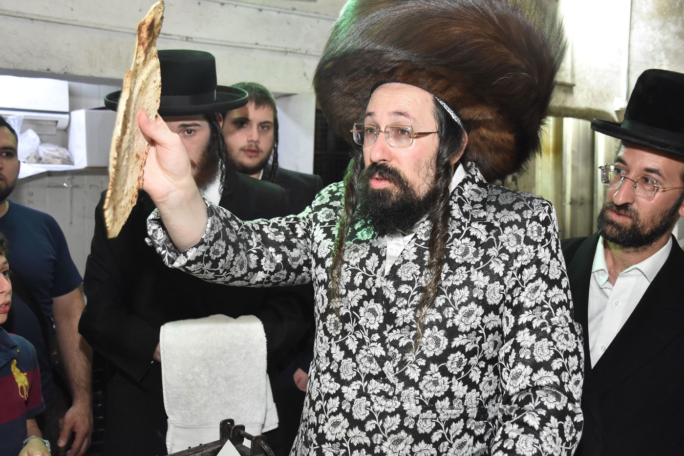 האדמו"ר ממעזבוז באפיית מצות