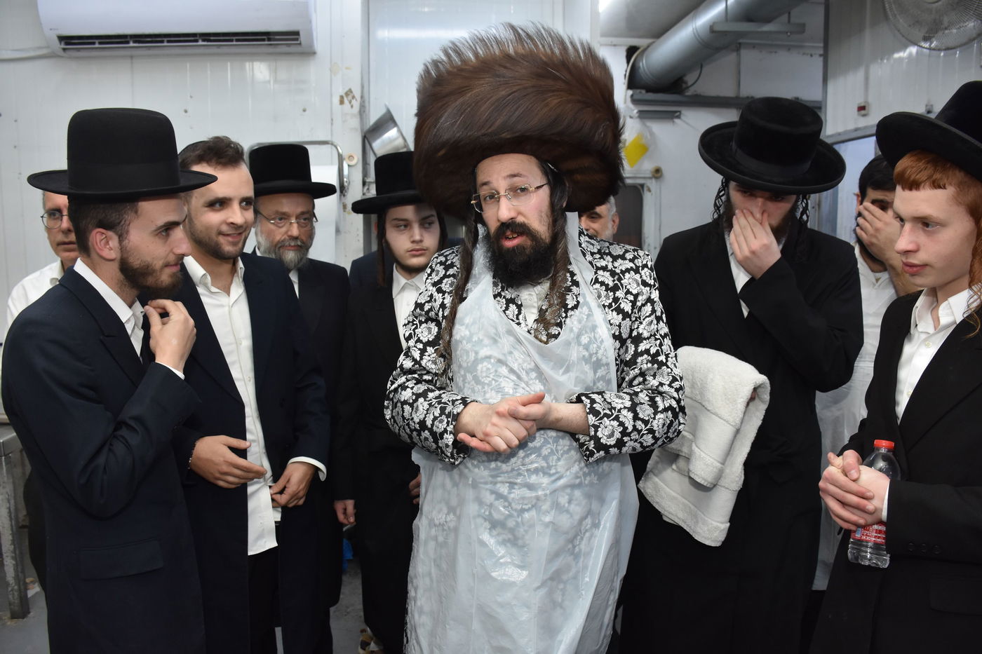 האדמו"ר ממעזבוז באפיית מצות