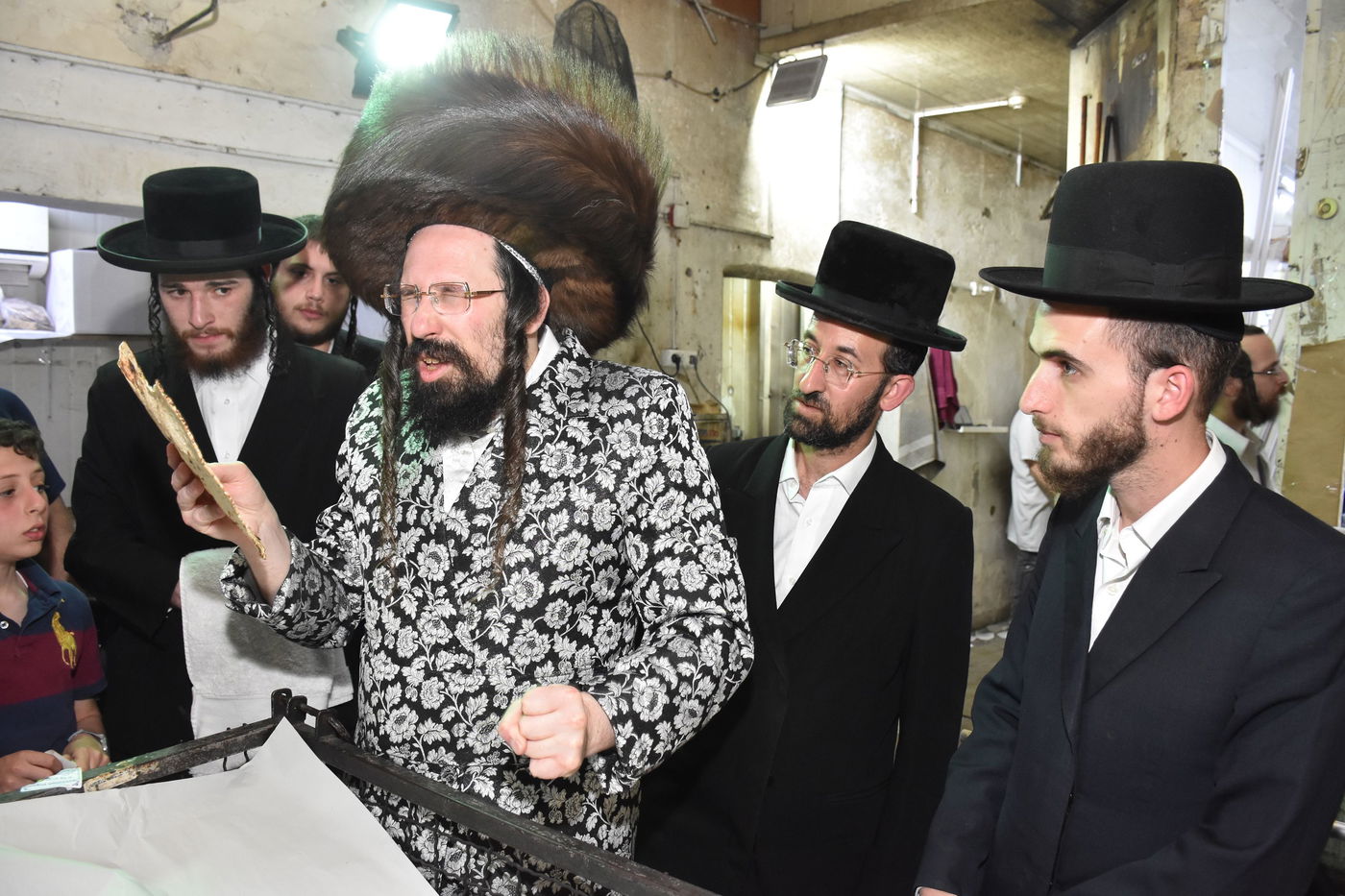 האדמו"ר ממעזבוז באפיית מצות