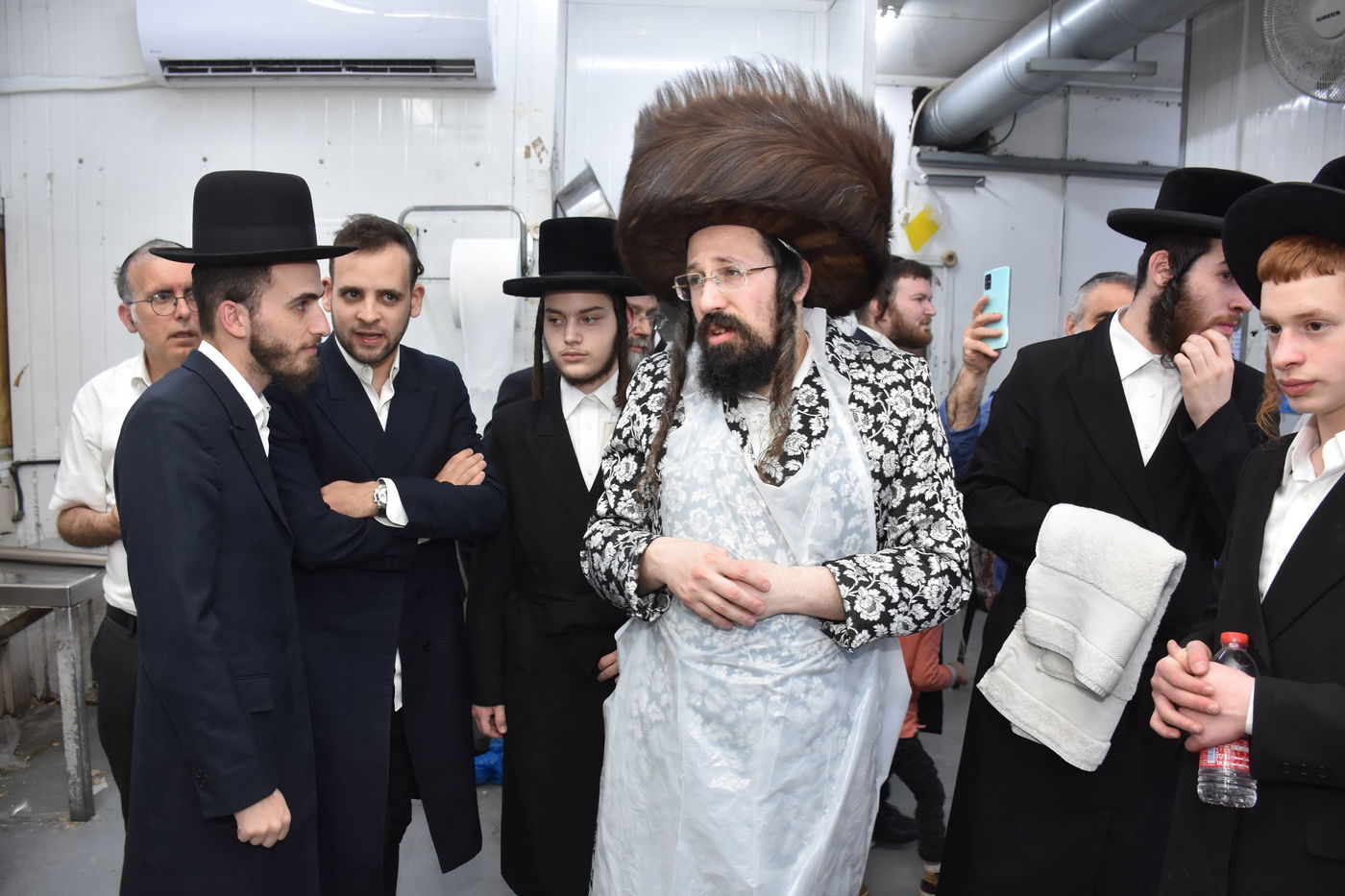 האדמו"ר ממעזבוז באפיית מצות