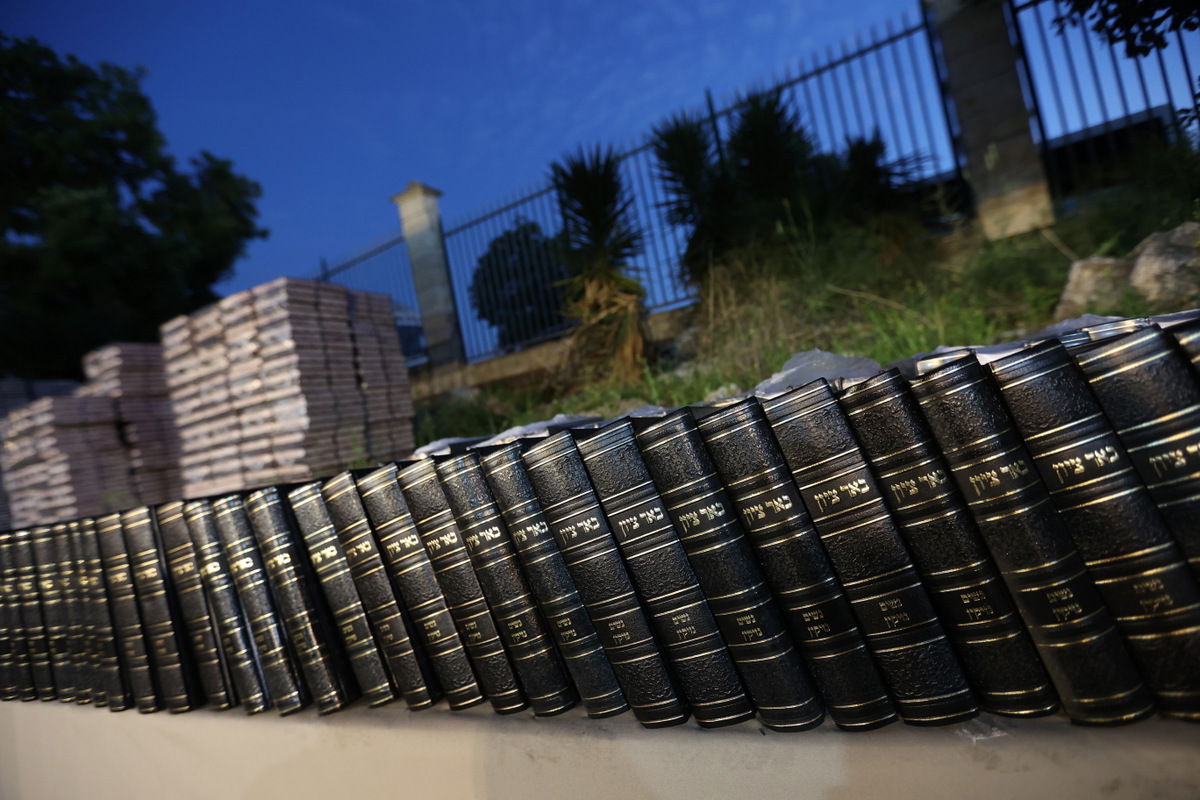 הילולא והכנסת ספר תורה לע"נ הגאון רבי רפאל אליהו ציון סופר זצ"ל