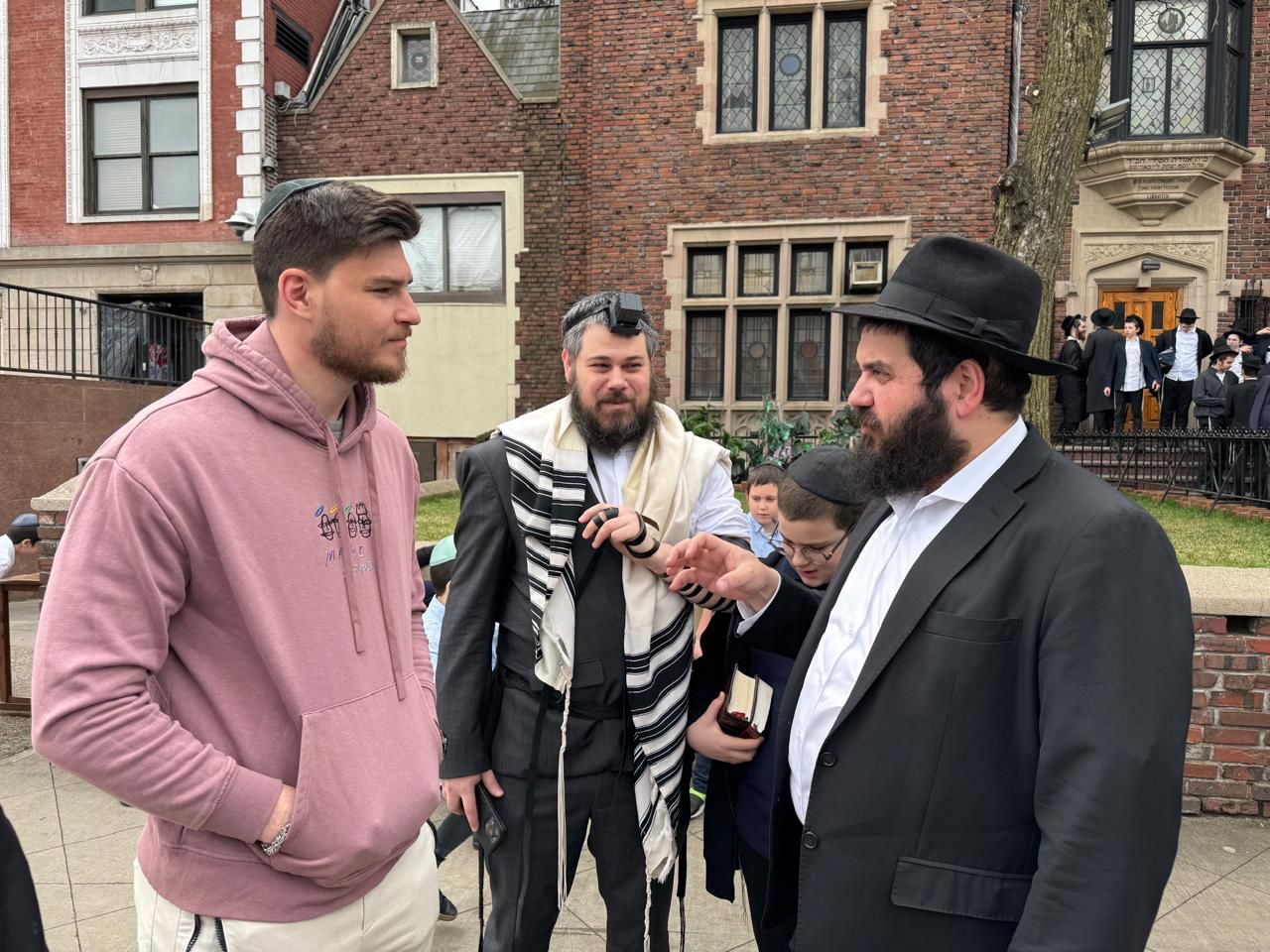 בביקור בניו יורק: איפה בחר החטוף ששוחרר להתפלל?