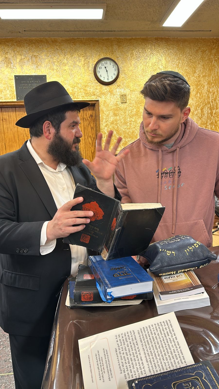 בביקור בניו יורק: איפה בחר החטוף ששוחרר להתפלל?