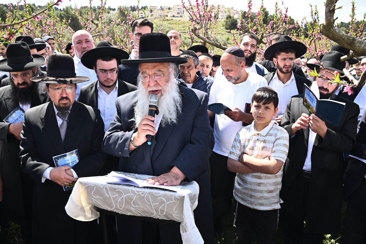 המקובל רבי בניהו שמואלי בברכת האילנות