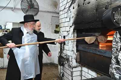 הגרי"מ לאו באפיית מצות