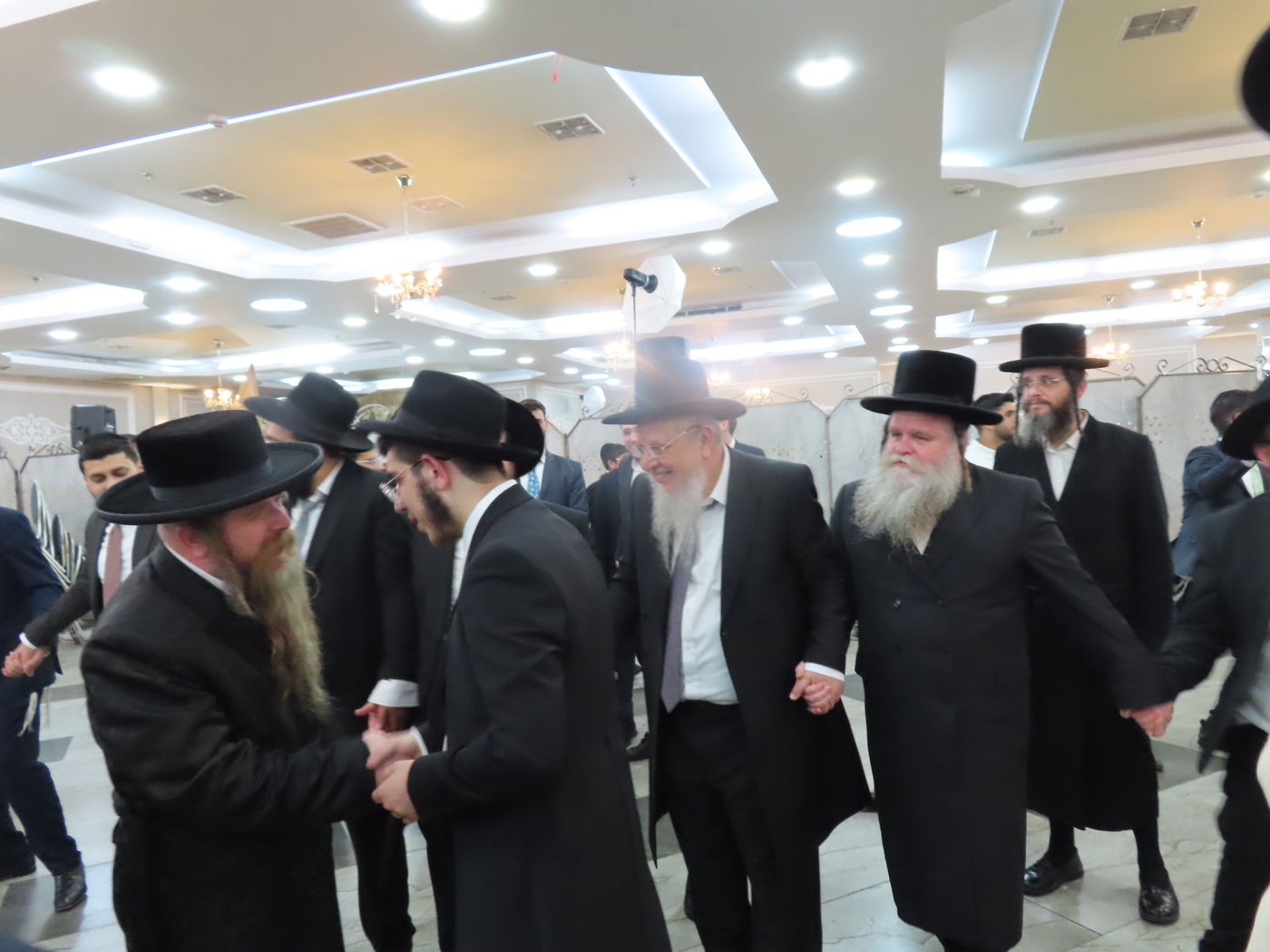 שמחת נישואי בן הגר"צ אשכנזי עם בת הגר"ש לוי