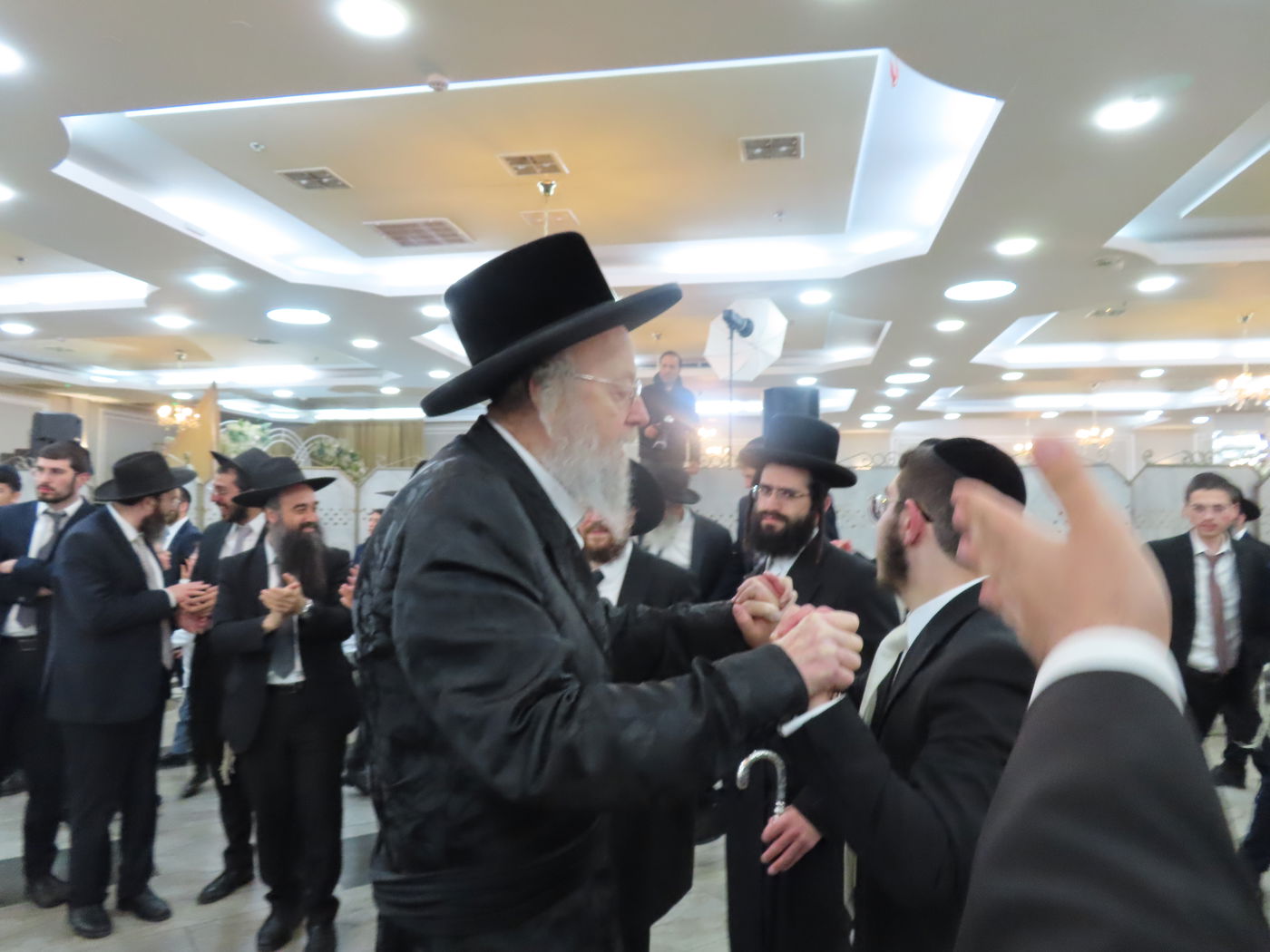 שמחת נישואי בן הגר"צ אשכנזי עם בת הגר"ש לוי